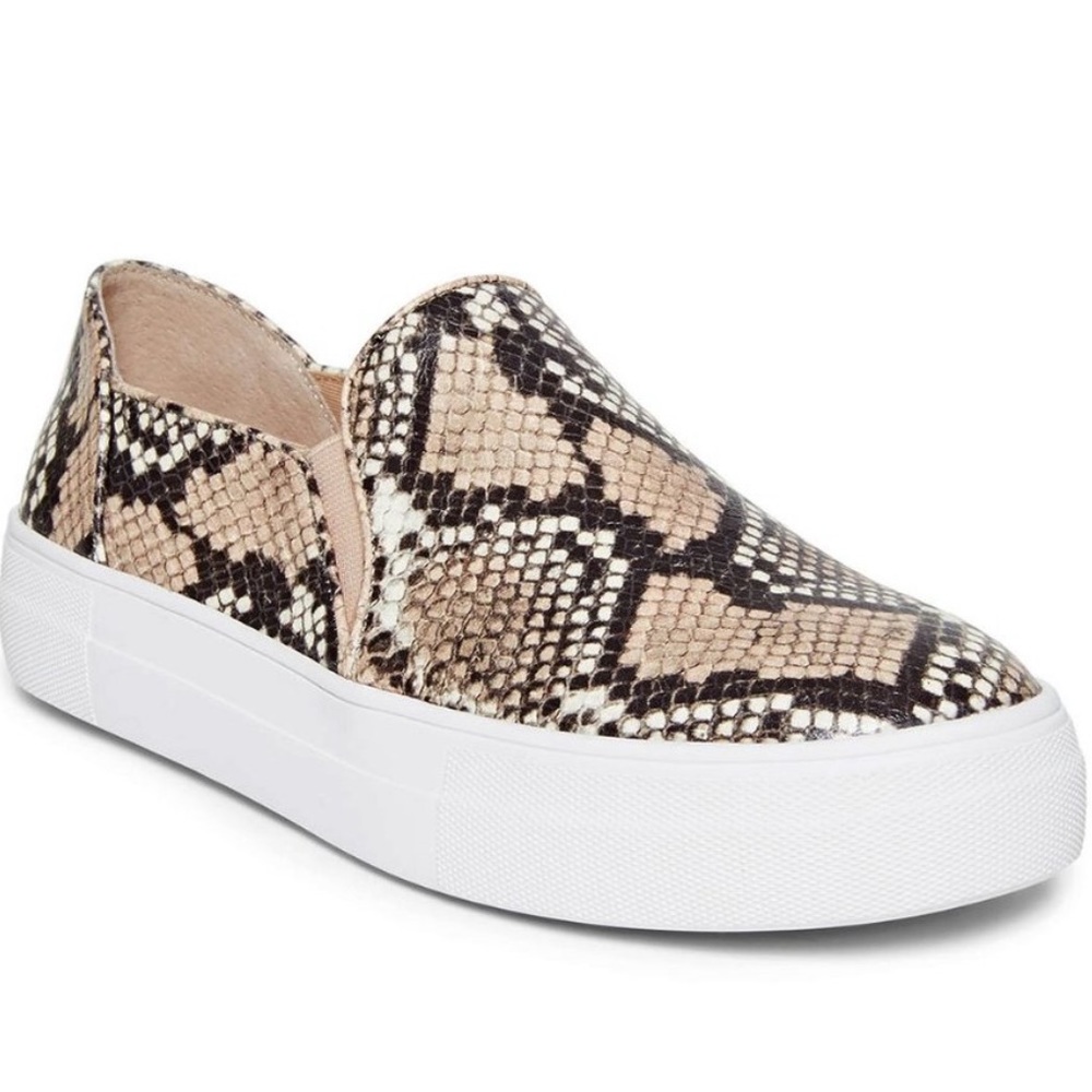 Kate Spade women’s size 7.5. Snake skin print embossed low top sneaker.